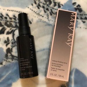 Makeup finishing spray